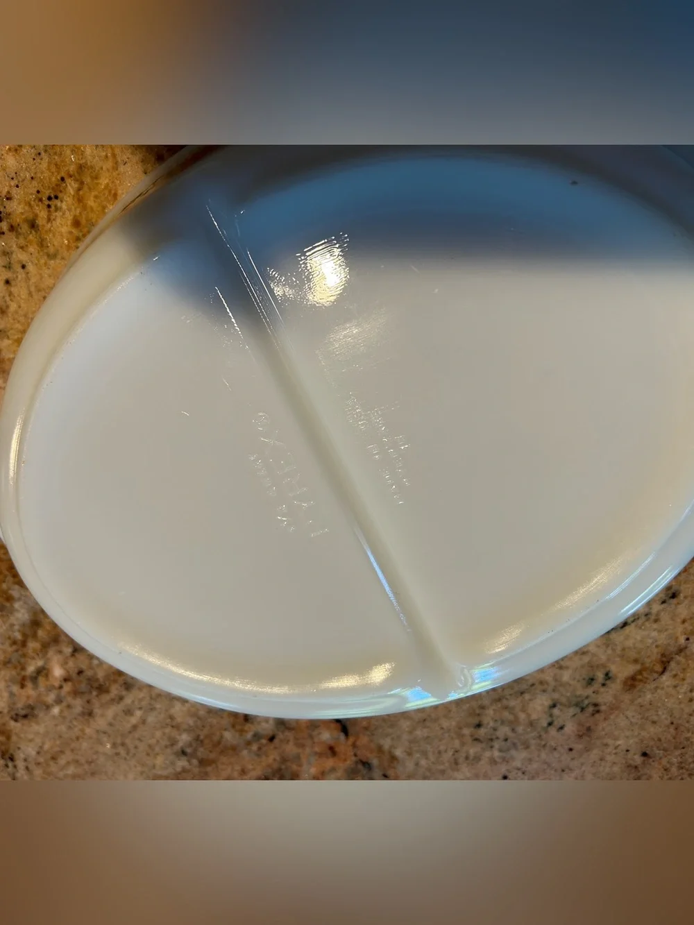 Pyrex 1 1/2 quart Town & Country Divided Dish 8.5x12” 1963 pattern No chips